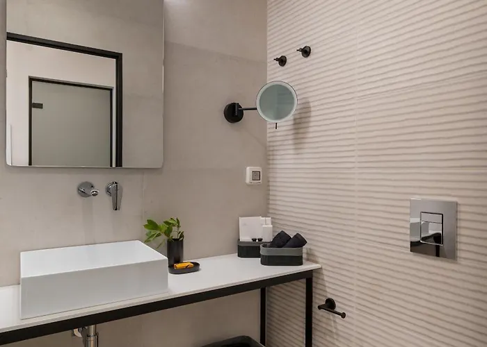 Yeeon Boutique Hotel, - Historic Of Europe 4*