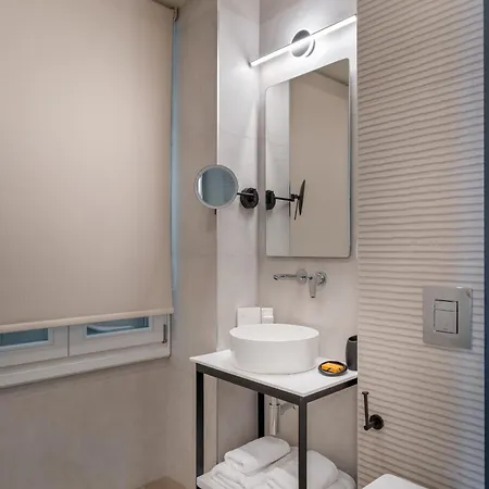 Отель Yeeon Boutique Hotel, - Historic Of Europe 4*