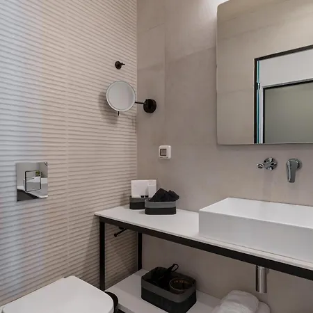 Yeeon Boutique Hotel, - Historic Of Europe